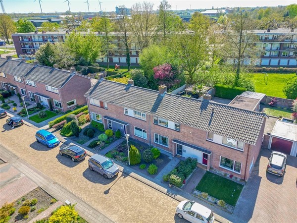 Te koop: Moderne Tussenwoning in het Centrum, label C en 4 Slaapkamers.